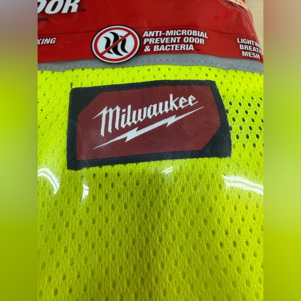 Milwaukee Hi-Vis Safety Vest Mesh Zipper Closure w Pockets Moisture Wicking NIB